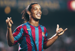 Ronaldinho luôn hiện hữu với nụ cười tỏa nắng